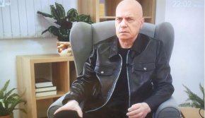 “Суверенът винаги е прав. Ако хората не искат и искат нещата да са такива, каквито са сега – те ще бъдат такива, каквито са в момента.  Ние се опитваме просто да създадем възможност за алтернатива.  Да покажем, че съществува и друг вариант”, заключи той.
