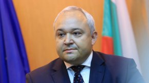 Попитан за мнението на главния прокурор Иван Гешев за борбата с престъпността, министърът каза, че в момента целта е поддържане на ред и сигурност по всички направления. Няма повишаване на нивата на битова престъпност, категоричен беше Демерджиев. Той призова да не се правят изказвания, които могат да създадат "излишна паника" сред гражданите.