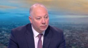 
Трябва да имаме решение за председател днес, трябва да го направим мъдро и осъзнато, в противен случай изпадаме в конституционна криза, подчерта Атанасова.