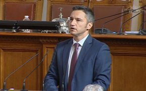 Затова апелира депутатите да подкрепят номинацията му.

 