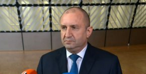 
Радев беше категоричен, че на фона на дълбоката криза служебното правителство няма да повдига темата за това българските потребители да отидат на свободния пазар на ток.