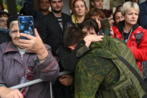 

На 4 октомври министърът на отбраната Сергей Шойгу съобщи, че е надхвърлена границата от 200 000 души в процеса на записване.