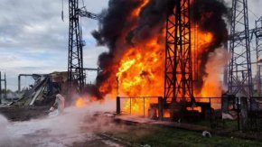 При последните атаки са били засегнати районите на Черкаси, югоизточно от столицата Киев, и град Хмелницки на запад. Въздушни удари и прекъсвания на захранването също бяха съобщени от Одеса на юг до Ровно и Луцк на северозапад.

