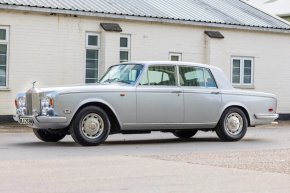 
Класически Rolls-Royce Silver Shadow ще бъде предложен на аукцион през следващия месец от duPont Registry, а средствата от него ще бъдат дарени на благотворителна организация от Украйна.
