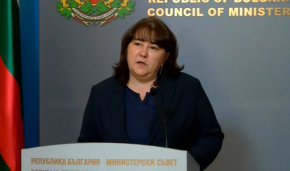 Велкова допълни, че мярката е част от промени в Закона за обществените поръчки, приети от служебния кабинет на днешното правителствено заседание. Министърът на финансите припомни още, че промените в тази сфера са част от ангажиментите на страната ни по Плана за възстановяване и устойчивост.  