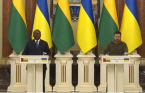 
Преди срещата си със Зеленский Ембало каза пред журналисти, че намира Путин за „много отворен за преговори с президента Зеленский“ и че очаква с нетърпение „да предаде тази добра воля“ на украинския лидер.