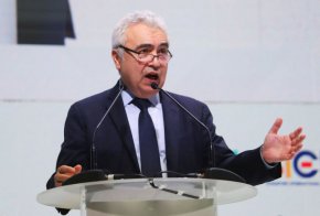 Изпълнителният директор на МАЕ Фатих Бирол говори по време на 15-ата Международна енергийна седмица в Сингапур на 25 октомври.
Изабел Куа/Reuters