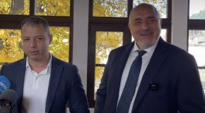 "Чудят се как Радев да го вкарат в играта от страната на лошите. Ние с него сме най-големите противници, тези (ПП) не са. Той е учил за президент, не да прави правителства. За какво ходихме на избори", попита още лидерът на ГЕРБ.
