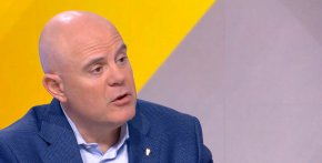 "Исканията за оставката ми са от наследниците, внуците и синовете на номенклатурата и репресивния режим", заяви в интервю за bTV главният прокурор Иван Гешев.