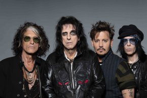 Hollywood Vampires имат издадени два студийни албума с участието на гост музиканти от ранга на Пол Макартни, Слаш и Браян Джонсън (AC/DC).