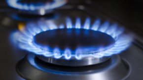 Първоначалното заявление на „Булгаргаз”  от края на октомври беше, че ще плащаме около 130 лева. Заради продължаващата тенденция газът да поевтинява на борсите одобрената цена е по-ниска.