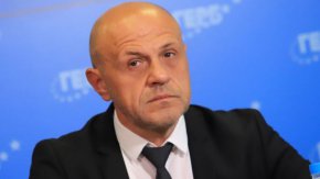 
Той посочи, че наблюдава “процеси на отрезвяване сред всички партии по-малко”. По думите му има “бавно завръщане на здравния разум, но конституционната процедура е ограничена във времето и то може да се окаже недостатъчно за връщането на достатъчно висока доза разум”.