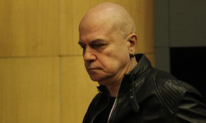 Той подчерта, че в предизборните си обещания ПП са твърди, че ще преборят мафията. "Но сега обаче ще седнат на една маса с мафията като равни с равни. Значи, вече мафията не се арестува и вкарва в затвора, а с нея се преговаря - “за политики”", завърши той.