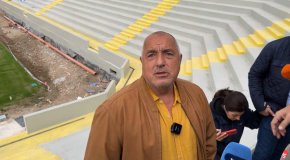 Той обясни, че настоява да се направи Консултативен съвет при президента, за да се види коя партия би подкрепила друга в даден момент. 