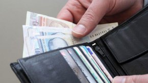 
Той потвърди информацията, че дружества получават помощ от държавата и в същото време отчитат свръх печалби.


