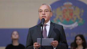 
Служебният премиер беше категоричен, че всяка неточна дума срещу нашата граница е изстрел срещу авторитета на България. „Когато говорим за сигурността на българската граница, всъщност, говорим за националната сигурност и суверенитета на българската държава”, смята той.
