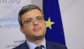 "И от бетон да беше оградата по границата с Турция, пак ще я пробиват. Има бездействие, а оградата е един от много елементи, които могат да спрат мигрантите", коментира Тома Биков от ГЕРБ след смъртта на 32-годишния полицай на границата.