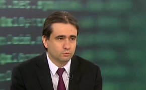 

Ако след докладване на фалшив профил, той не бъде премахнат от Facebook, компанията ще бъде санкционирана с процент от глобалния годишен оборот, обясни още Божанов. “Така предвижда европейският регламент, на база на който стъпваме, за да уредим това нещо. Така че има стимул да се спазва”, посочи той.