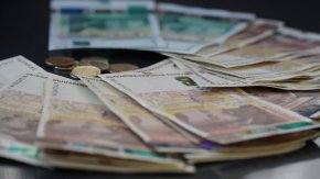 Донев отбеляза, че и в момента битовите потребители имат защита.