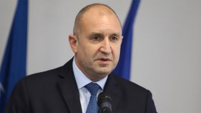 Срещата на синдикалните лидери с държавния глава се провежда непосредствено след края на протестния митинг и автошествие на двете конфедерации с искане за повишение на доходите заради инфлацията и спешно приемане на бюджет за 2023-а година.
