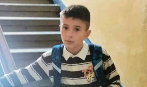 
Няма данни детето да се е возило в градския транспорт. Проверяват се всички камери - общински и на частни домове. Властите призовават хората да продължават да подават сигнали. До момента получените са 39. 