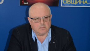 В предаването "12+3" Лисков призова за свикване на Конгрес да края на годината и оставка на Нинова.

 