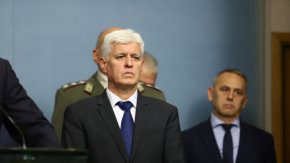България изрази днес готовност да участва в мисията на ЕС за обучение на украински военни, съобщи служебният министър на отбраната Димитър Стоянов пред български журналисти в Брюксел, където участва в среща на своите европейски колеги.
