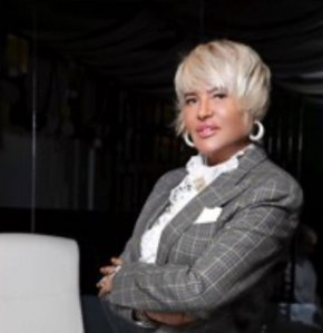  Маринела Арабаджиева беше отличена с наградата “Агент на промяната“ 2022 г. по време на Годишните награди за позитивна промяна, обществена отговорност и добротворчество на Фондация „Social Future”.