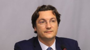 

Избраният ще бъда назначаван за прокурор ад хок от Прокурорската колегия.