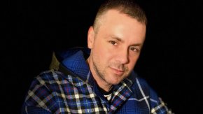 „Като народен представител моят дълг в Парламента е да застана срещу тази наглост. Като човек и като българин - да отида днес в 18:30 ч. на протеста пред Народното събрание. Мръсната машина може и трябва да бъде спряна”, завършва публикацията си депутатът.

