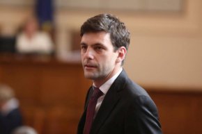“ПГ на Продължаваме промяната (ПП)  реши да влезе в парламентарна зала при второ четене на промените в Изборния кодекс”, заяви пред bTV депутатът и зам.-шеф на НС Никола Минчев