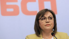 
Стойчев не вижда вариант, при който първите две партии създават нещо работещо. Социологът е на мнение, че е крайно време България да възприеме нормалната цивилизована практика когато се правят промени в избирателно законодателство, това да важи не за следващите избори, а и за по-следващите избори.