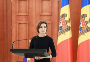
"Между Европейския съюз и Молдова се наблюдава много добра, положителна динамика", заяви по-късно Попеску пред журналисти на пресконференция, по време на която благодари на страните от ЕС за подкрепата, но също така заяви: "В същото време, да, искаме това да стане по-бързо. "