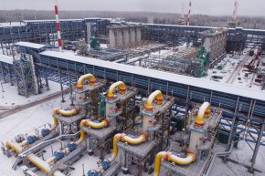 
Очаква се данъчните промени да добавят допълнителни 3 трилиона рубли (50 милиарда долара) в държавната хазна през следващите две години.