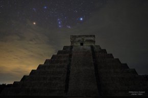 Започваме историята отзад – напред: прези 1901 г. американският консул в Юкатан – това е полуостровът, на който се намира ЧиченИца, намира удивителният град на маите насред джунглата