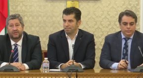По думите му България „стои в политически вакуум”.