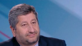 „Продължаваме промяната (ПП) прекрати общата си пресконференция с Демократична България (ДБ) в стил Борисов“, написа във Фейсбук журналистът Ружа Райчева. 