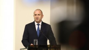 На 28 ноември, понеделник, от 14.00 часа на „Дондуков“ 2 президентът Румен Радев ще проведе консултации с представители на парламентарната група на „Български възход“. С формацията на Стефан Янев приключват срещите преди връчването на мандатите.
