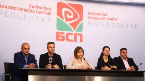 
Лидерът на БСП заяви, че партията не е спирала да търси обединение в ляво, но е много важно на какви идеи и принципи ще бъде основано. Призивът е към всички напуснали, но не и изключени членове.