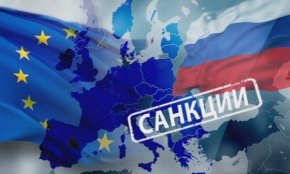 
Това означава, че опитите за заобикаляне на санкциите срещу Русия ще се третират както тероризма, търговията с хора и сексуалната експлоатация на жени и деца, незаконната търговия с наркотици и оръжия, прането на пари, корупцията, киберпрестъпленията и организираната престъпност. Всички изброени престъпления са в списъка с криминалните в ЕС.