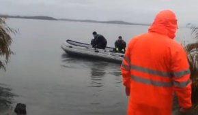 
"Ние ще отидем с два екипа – единият екип от водолази, другият е спасителен. Водолазите ще влязат с лодка с цел гмуркане – трима водолази. Ще има още трима човека, които или ще помагат на водолазите или при претърсвания с автомобил наоколо ще могат да се включат".