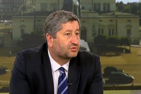 „Радвам се, че ПП направиха анонс че трябва да се работи за реализация на втория мандат. Няма добри варианти по принцип, нима изборите са добър вариант?”, попита Иванов.