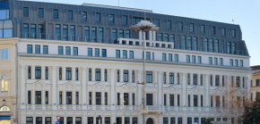 Този аргумент обаче косвено се оспорва от изпълнителния директор Цанко Арабаджиев, който преди ден в отговор на обвинения от ГЕРБ по същата тема написа във "Фейсбук", че съгласно изискванията на закона, не е необходимо решение на принципала за стартиране на процеса