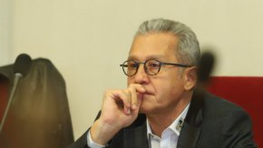 
Законодателните намерения идват, след като стана известно, че италианското правителство е поело управлението на рафинерията на "Лукойл" в Италия, за да обслужва стратегическите интереси на страната.