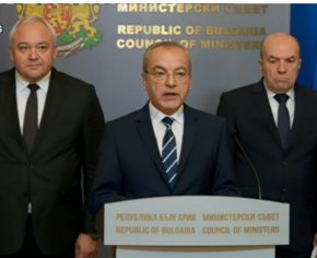 В този смисъл изразените резерви от премиера на Нидерландия резерви, които се аргументират с липсата на увереност по изпълнение на критериите от България за членство в Шенген от България са не само неубедителни, но и противоречат на решенията на всички държави членки и на становището на ЕП.