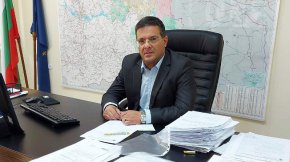

Със заповед на министър-председателя Гълъб Донев от длъжността изпълнителен директор на Българската агенция по безопасност на храните е освободен Христо Вълчанов.