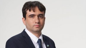 
Г-жо Нинова, спрете с манипулациите. Когато за толкова дребни неща не можете да съберете фактите, хората няма да ви вярват и за по-важните неща".