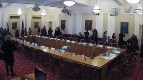 

По време на заседанието на бюджетната комисия ще бъде обсъден и въпросът за покачването на акциза върху тютюневите изделия.