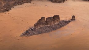 
"Окото на фотографа вижда това, което хората не виждат", казва той.
Фотографът нарекъл скалата подобаващо Desert Fish (Пустинна риба).