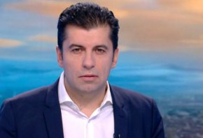 "Нямаме нищо лично проф. Габровски, но виждаме, че Борисов ще взема реалните решения. Не искаме връщането на този модел. Няма смисъл проф. Габровски да търси разговори с нас, само ще си изгуби времето, нека го използва за нещо конструктивно", коментира Кирил Петков.